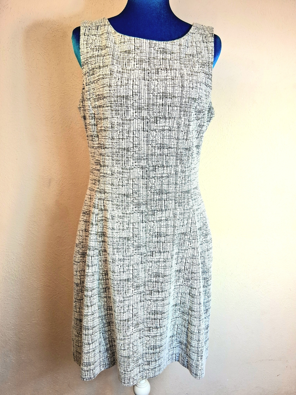 Tahari Black & White Tweed Midi Sheath Dress With Pockets